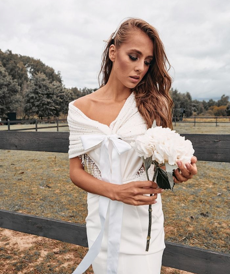 Шерстяная шаль для невесты