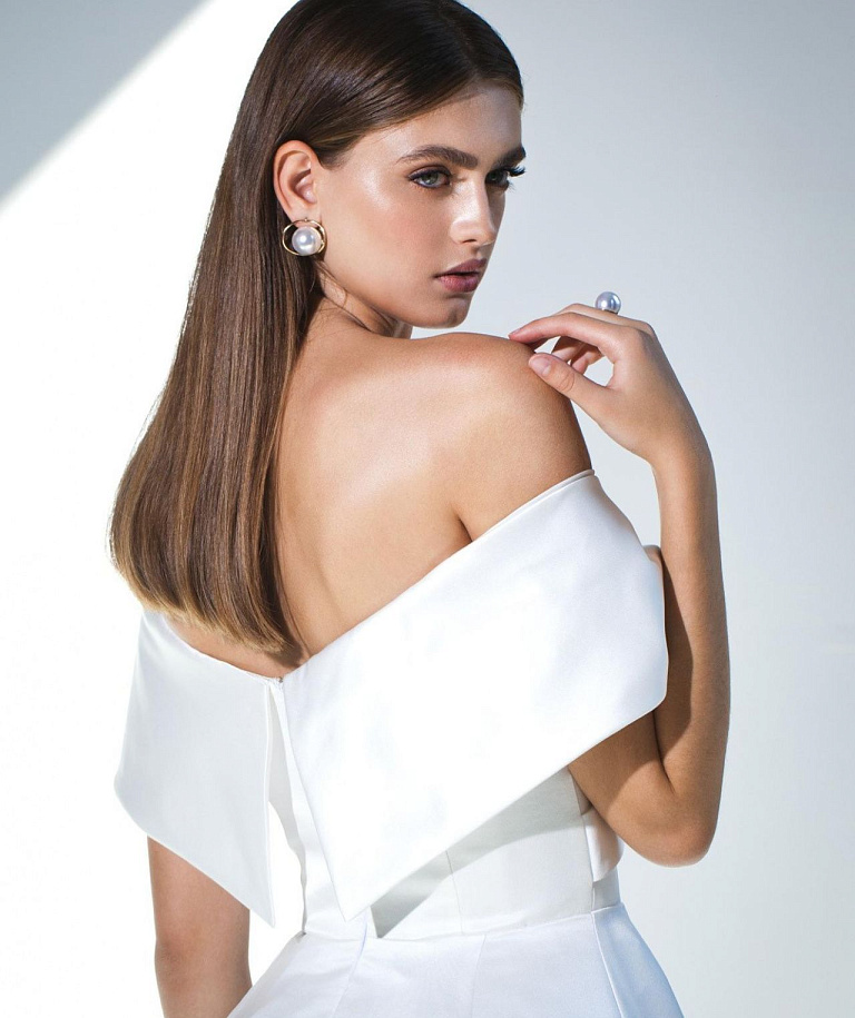 Атласное свадебное платье в стиле принцеса