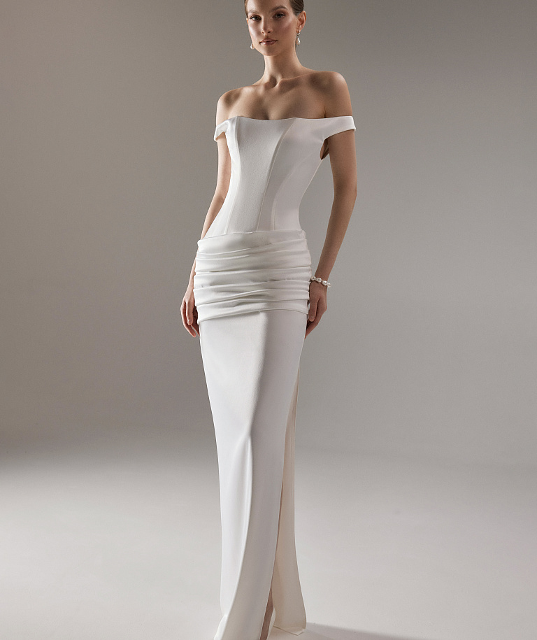 Атласное свадебное платье-русалка с открытыми плечами