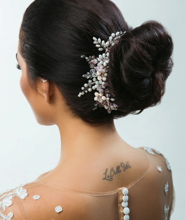 Гребень для волос в розовом цвете