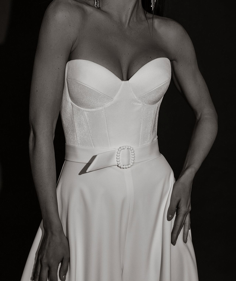 Свадебный комбинезон с широкими штанинами