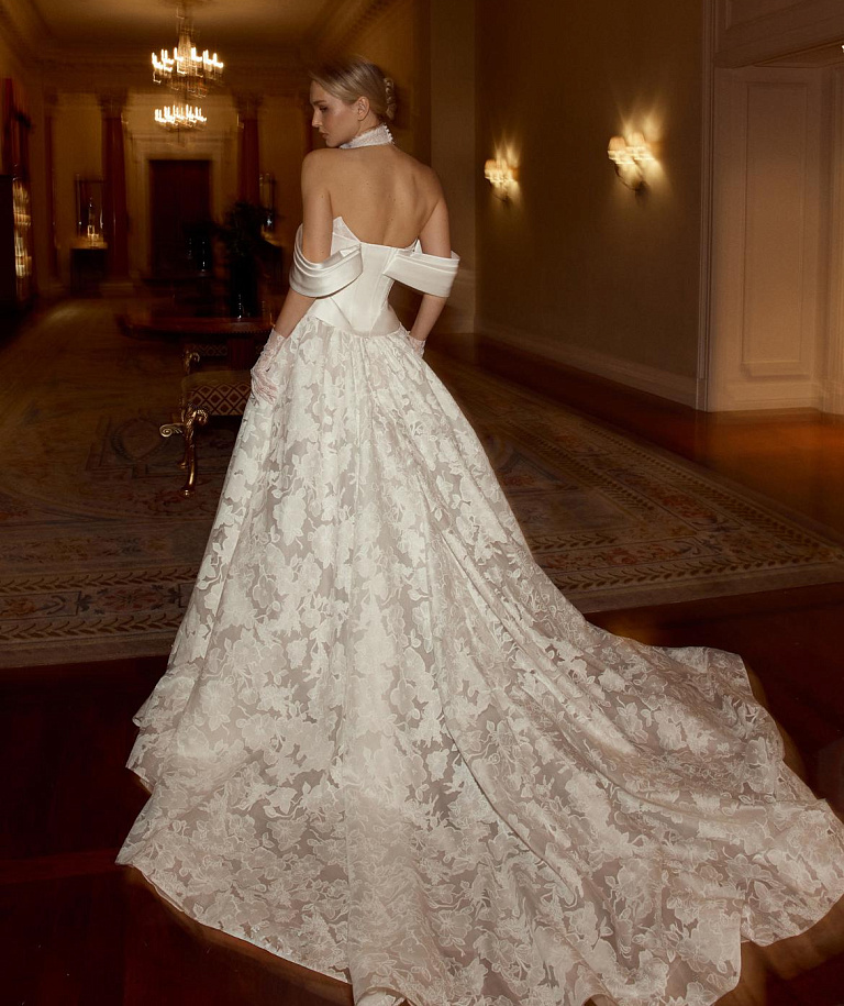 Роскошное свадебное платье из авторского кружева
