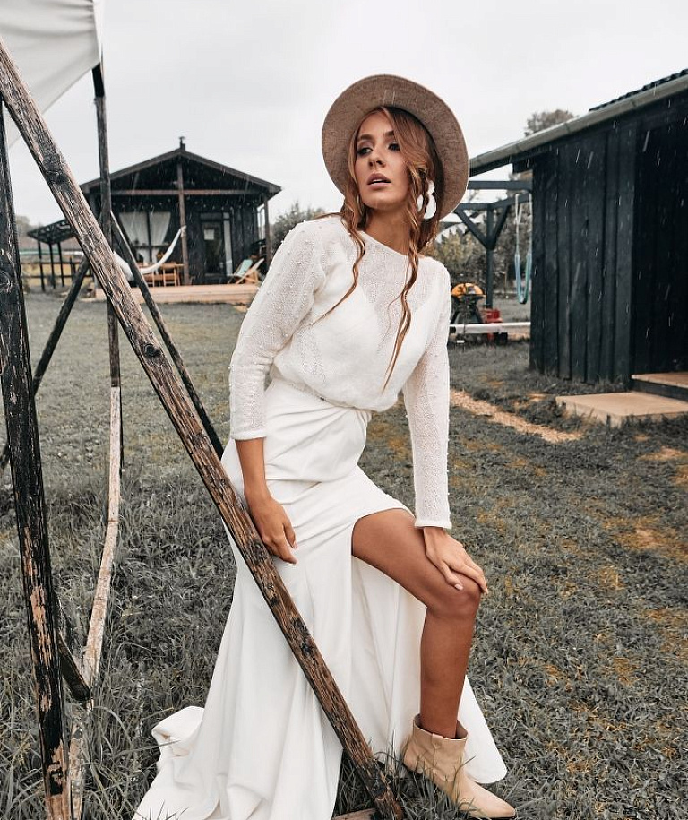 Шерстяной свитер с жемчугом