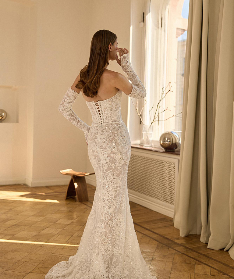 Кружевное свадебное платье рыбка с рукавами