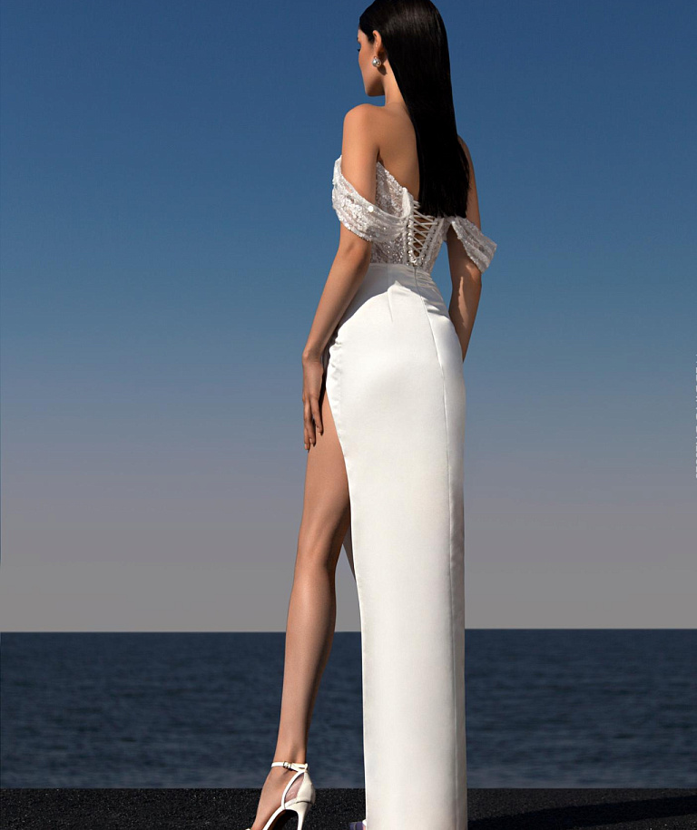 Атласное свадебное платье с кружевным верхом