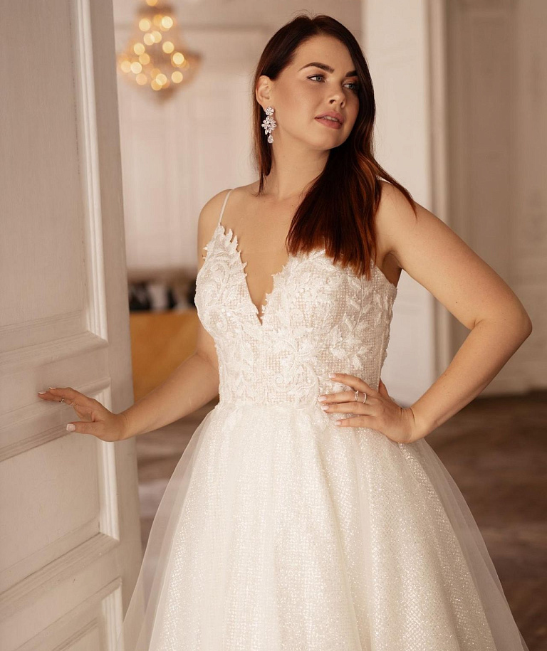 Блестящее свадебное платье для полных девушек