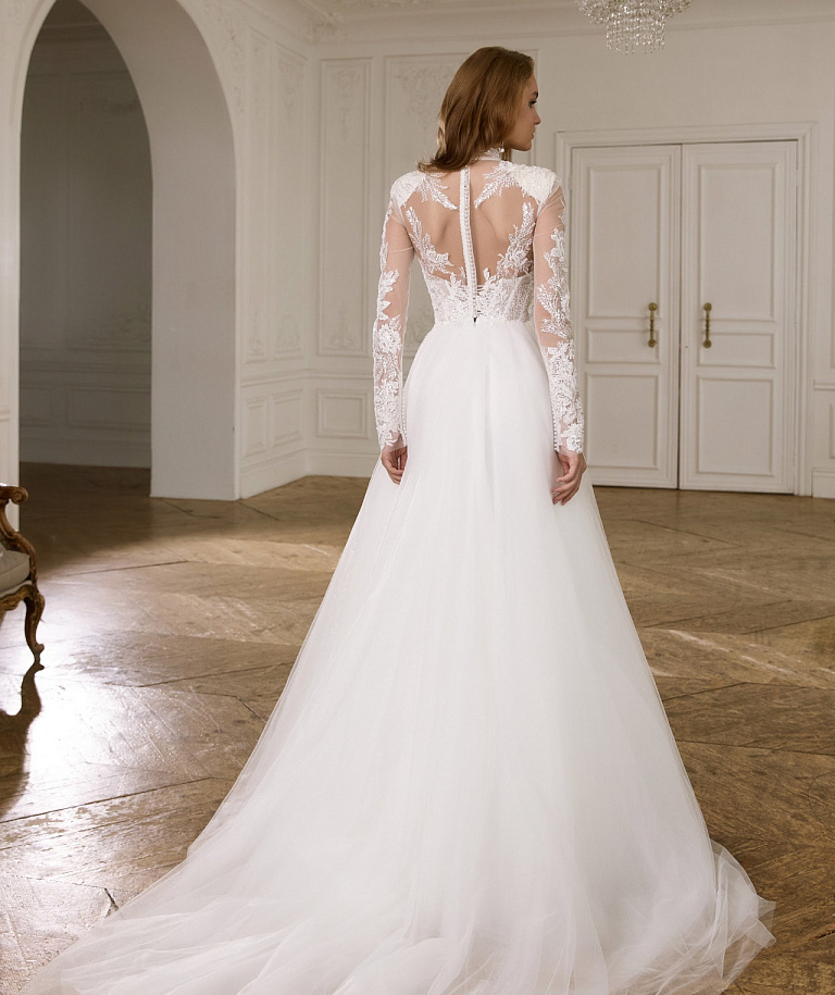 Закрытое свадебное платье с юбкой из фатина и кружевным верхом