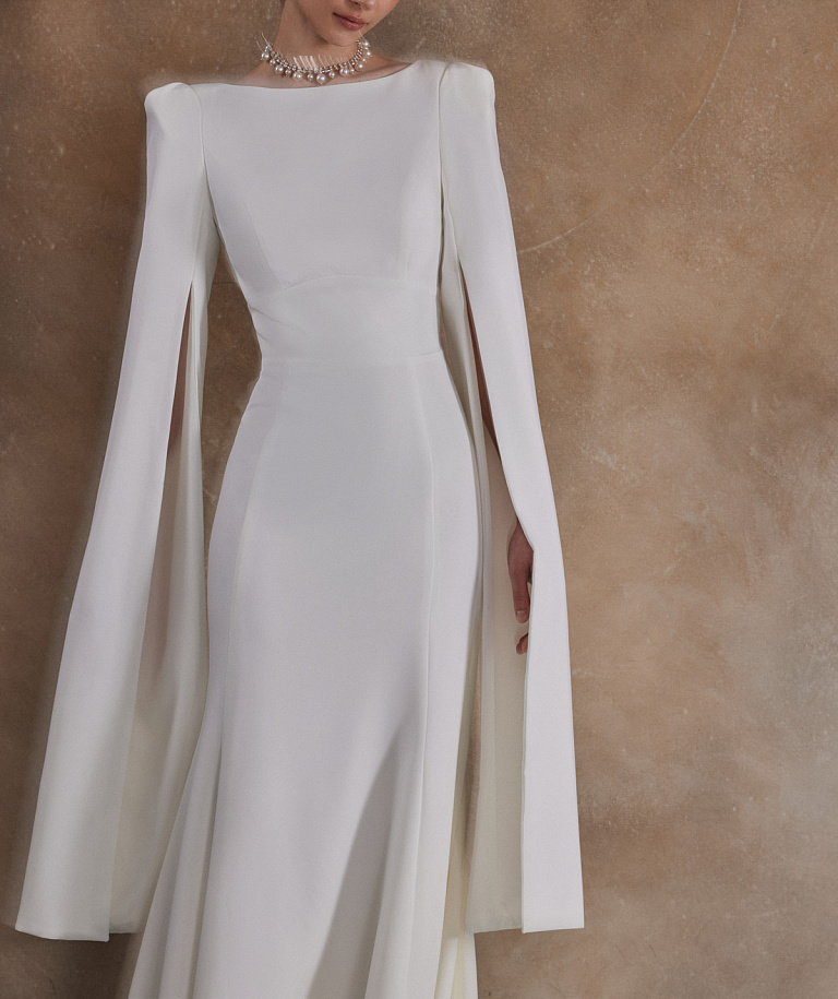 Свадебное платье из креп-стрейча с рукавами-кейпами