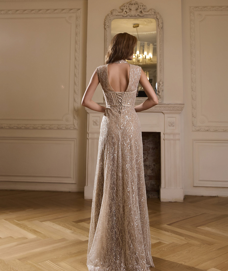 Сверкающее свадебное платье с золотым оттенком