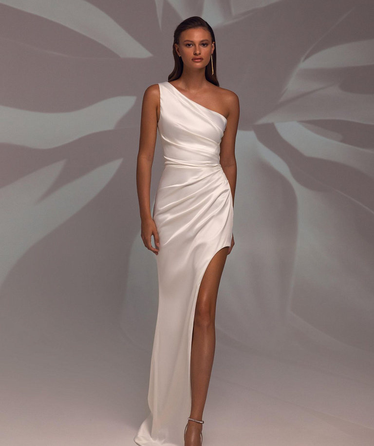 Ассиметричное свадебное платье 2022