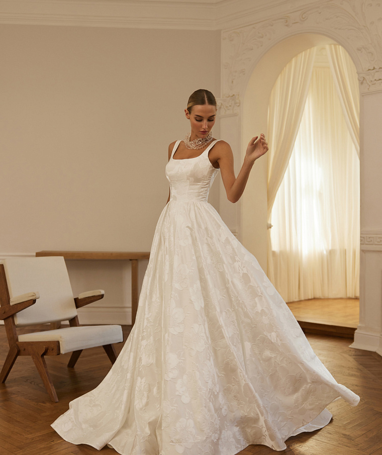 Свадебное платье из цветочной тафты