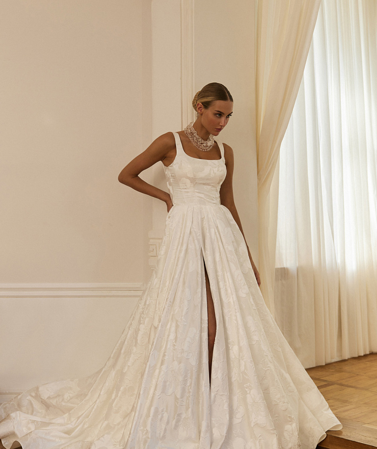 Свадебное платье из цветочной тафты