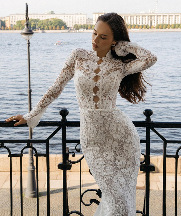 Кружевное свадебное платье рыбка с рукавами
