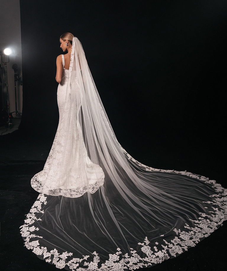 Длинная кружевная свадебная фата Monica