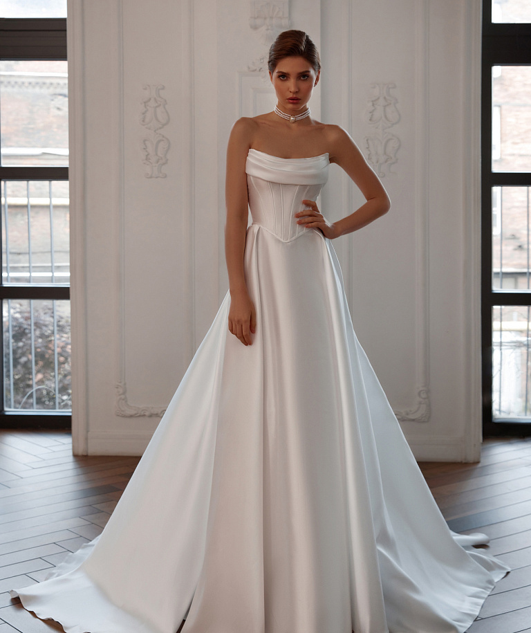 Атласное свадебное платье с диснеевским корсетом