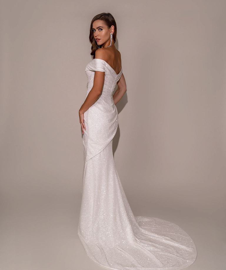 Сияющее свадебное платье