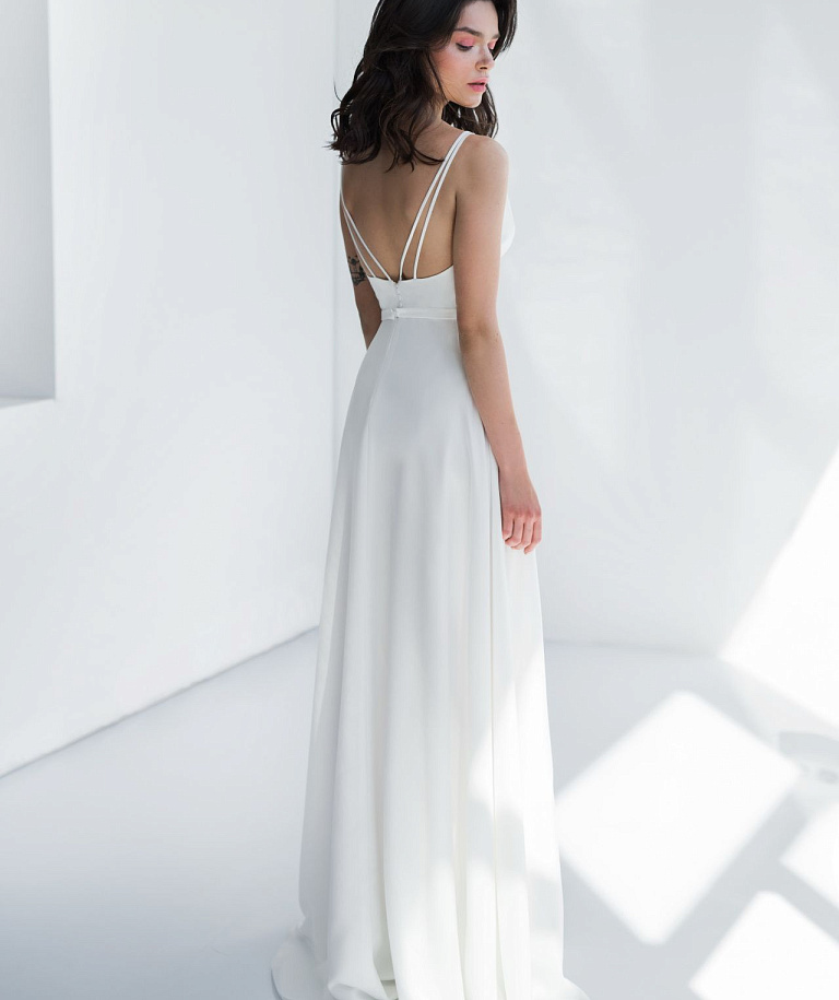 Белое свадебное платье из шёлка