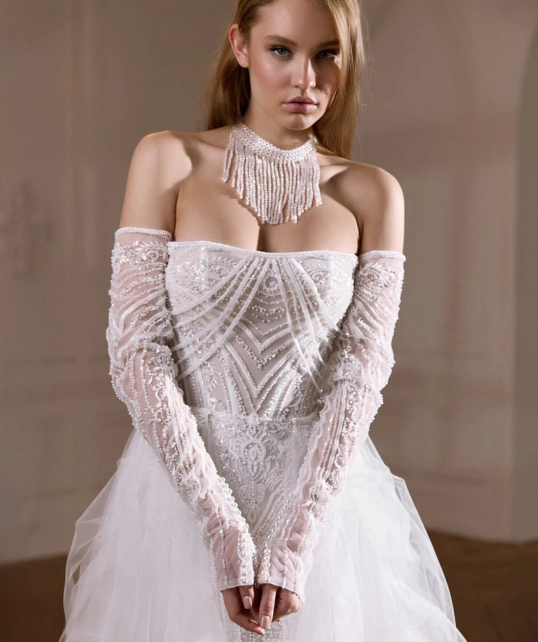 Свадебное платье с открытыми плечами и рукавами из роскошного кружева