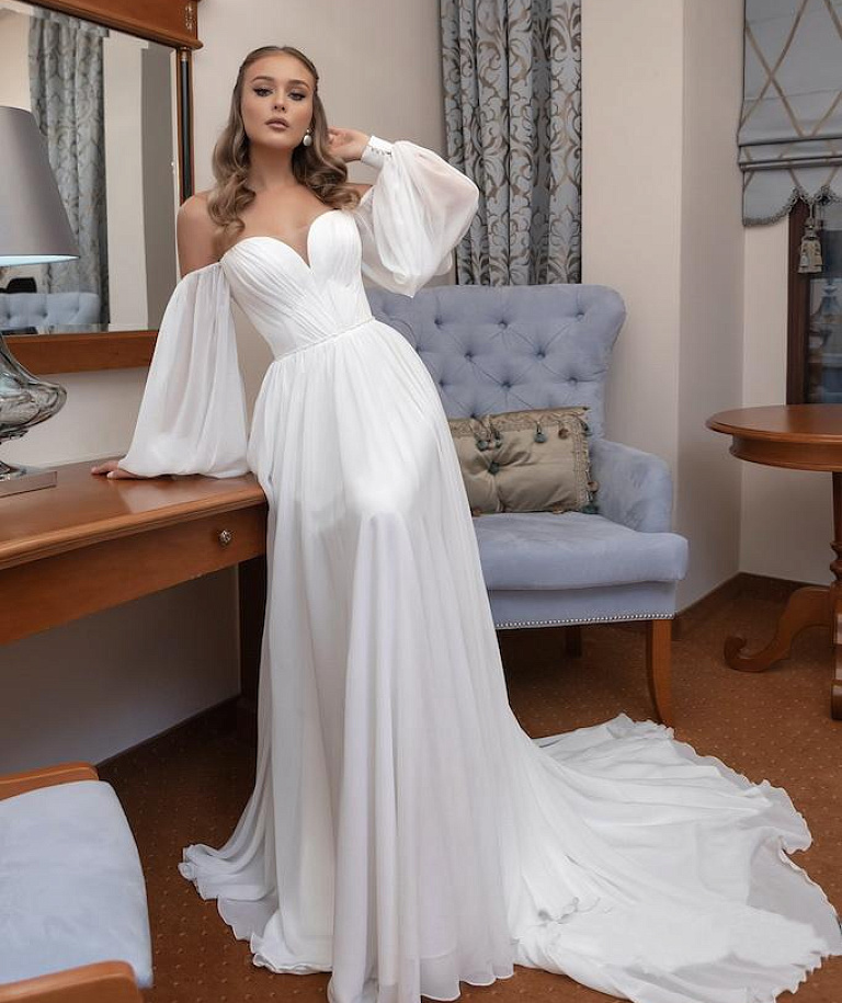 Шифоновое свадебное платье с пышными рукавами