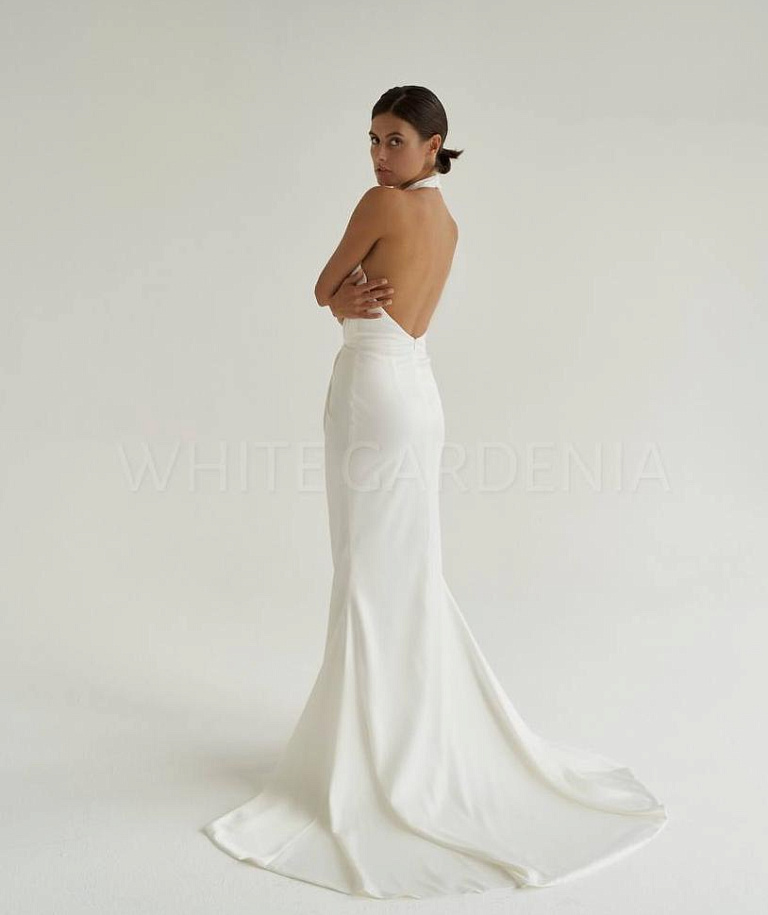 Минималистичное свадебное платье с американской проймой