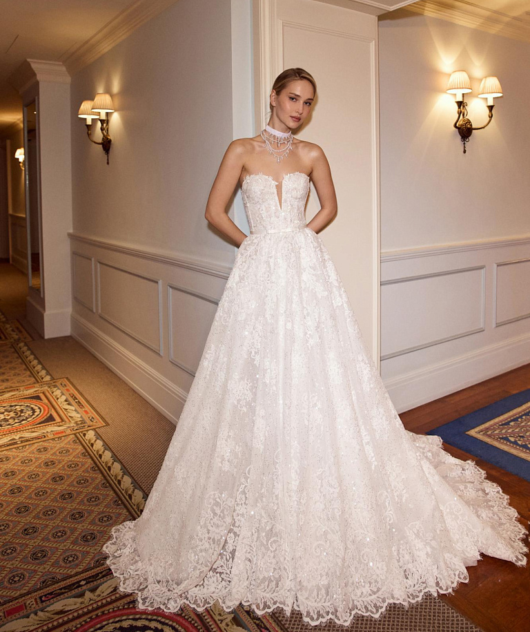 Пышное кружевное свадебное платье