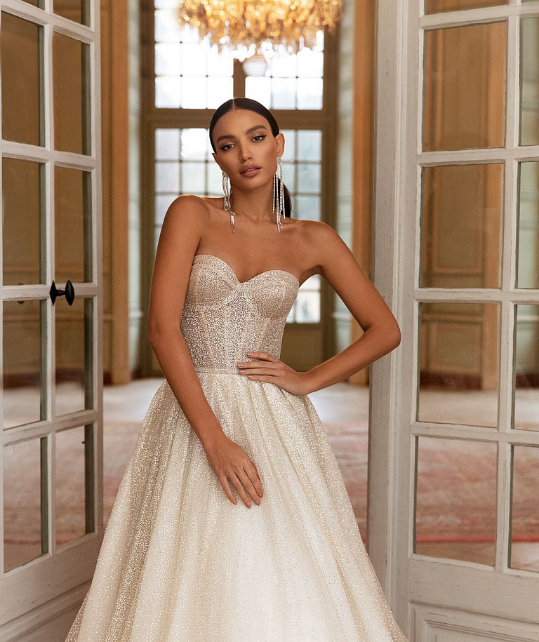 Пышное свадебное платье с корсетом