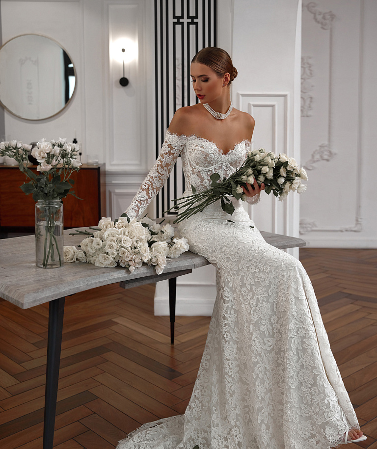 Белое кружевное свадебное платье рыбка с рукавами