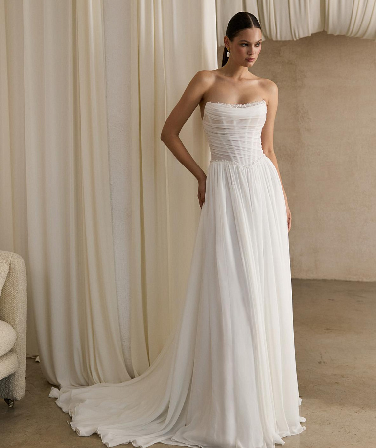 Шифоновое свадебное платье с жемчугом на корсете