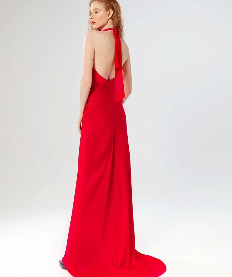 Шёлковое красное платье с открытой спиной