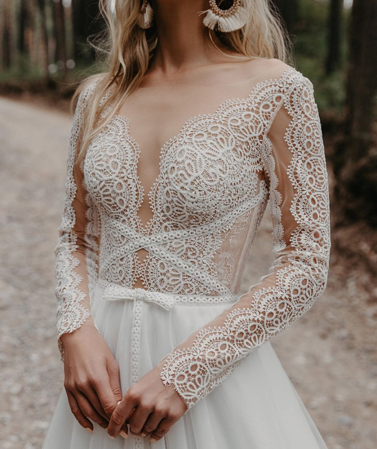 Легкое кружевное свадебное платье