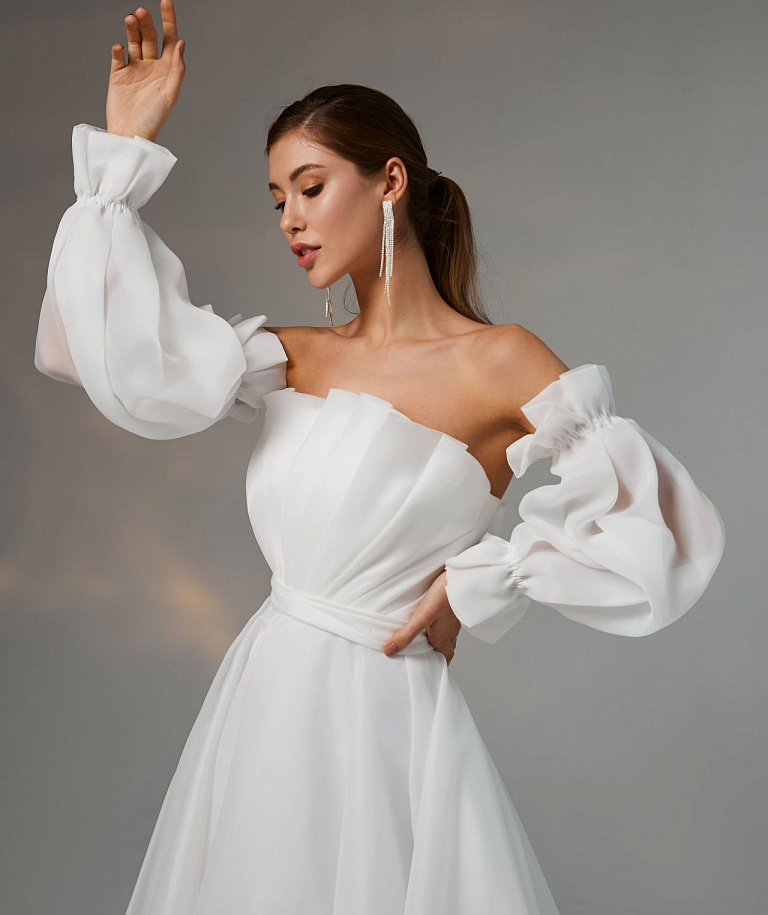 Белое свадебное платье с пышными съемными  рукавами