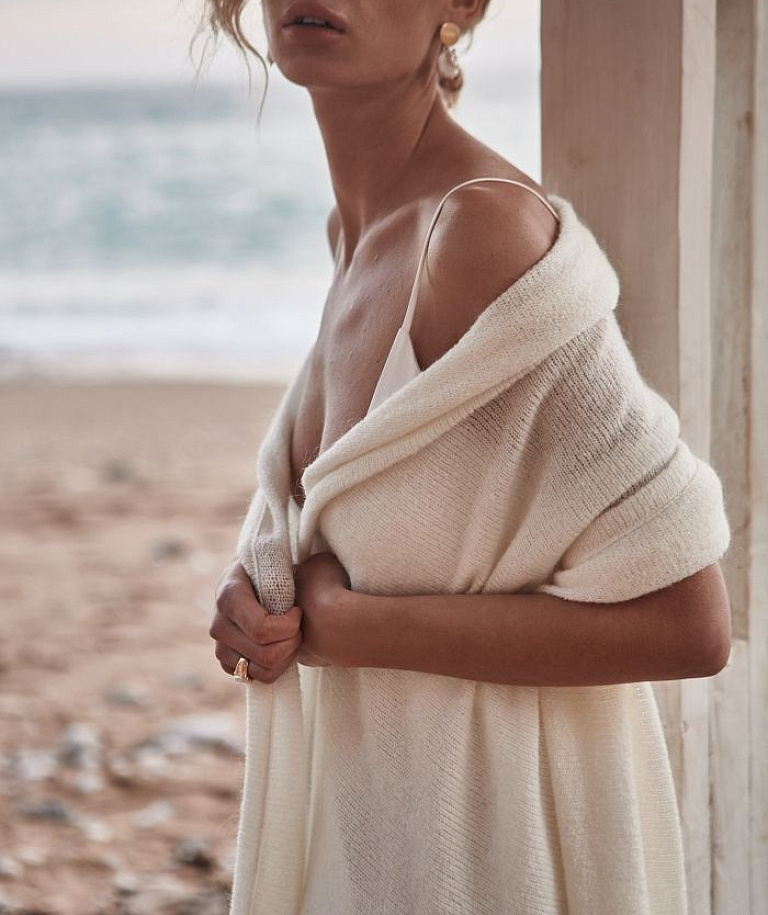 Шерстяная шаль с бахромой