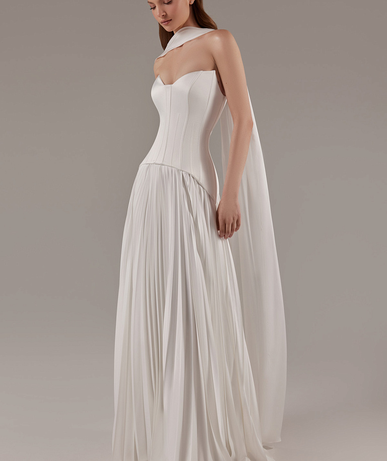 Лаконичный свадебный комплект с юбкой плиссе