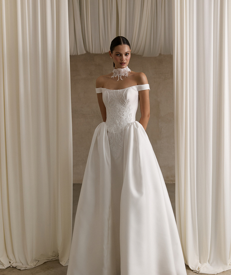 Королевское свадебное платье из атласа