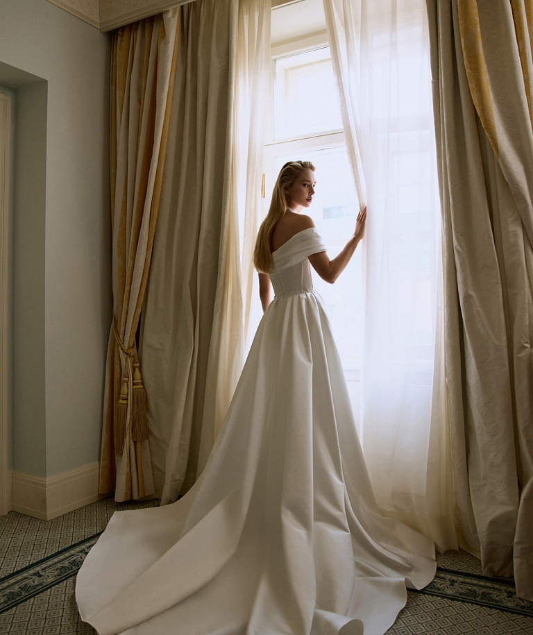 Атласное свадебное платье трансформер