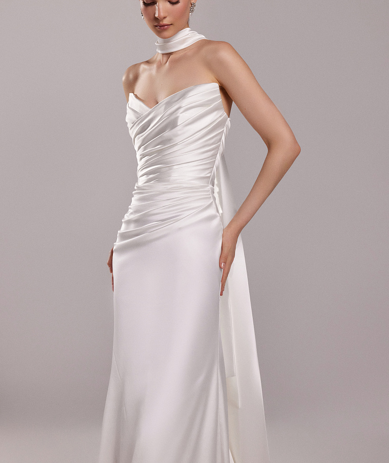 Атласное свадебное платье силуэта-русалка