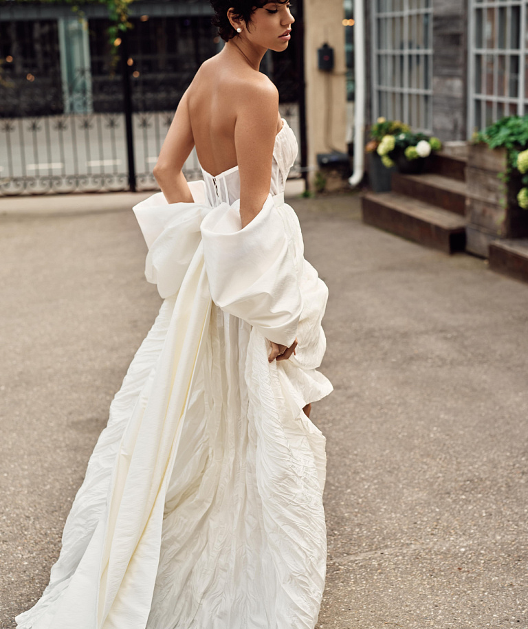 Свадебное платье из тафты с эффектом гофре