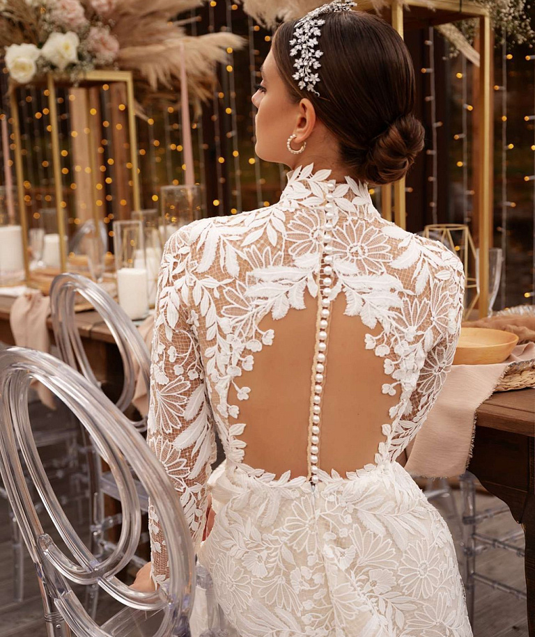 Закрытое свадебное платье в хлопковом кружеве