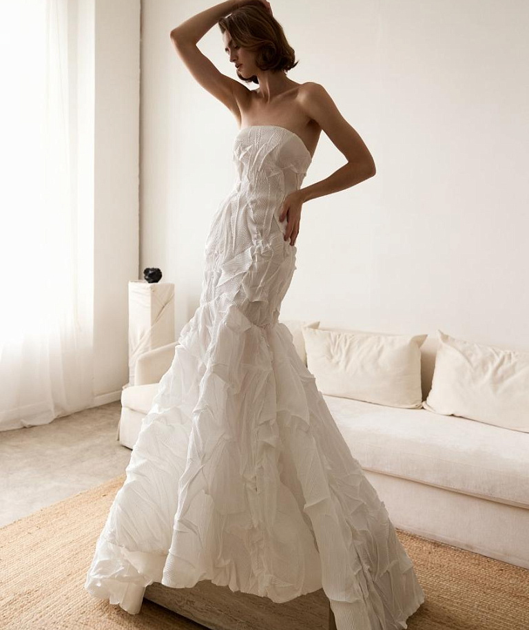 Свадебное платье-рыбка из дизайнерской жатой ткани