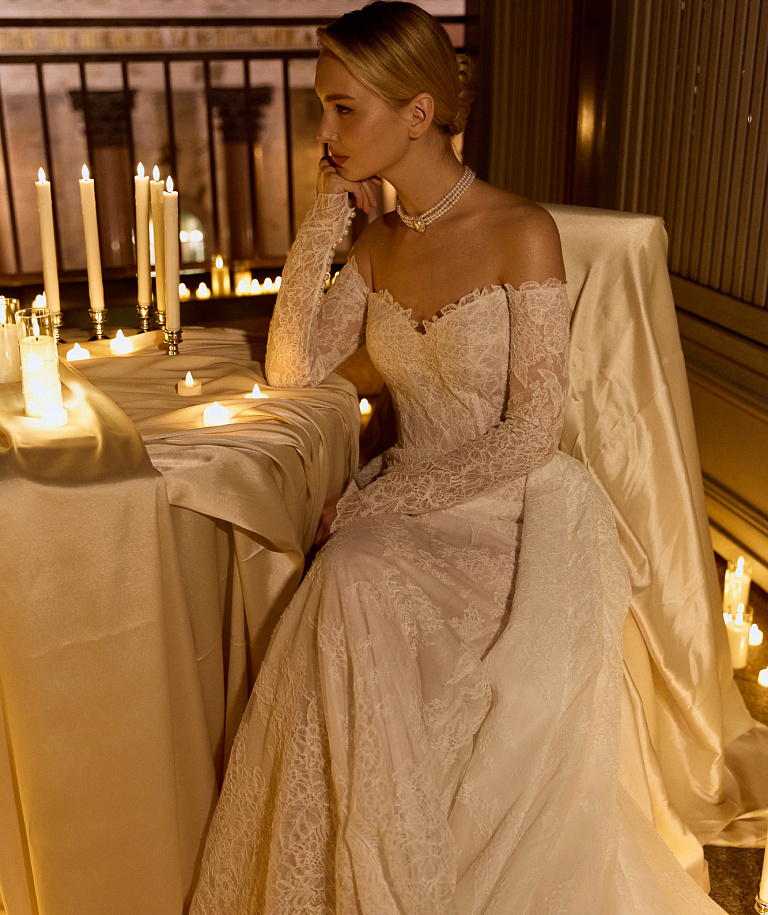 Кружевное платье-русалка со съемным шлейфон и длинными рукавами