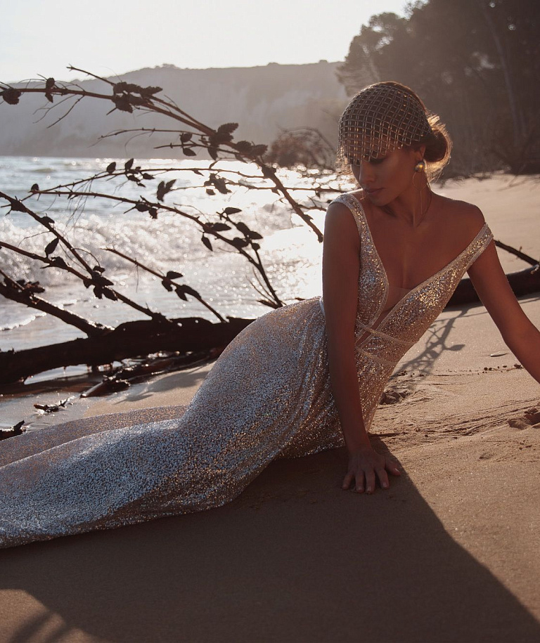 Блестящее золотое свадебное платье