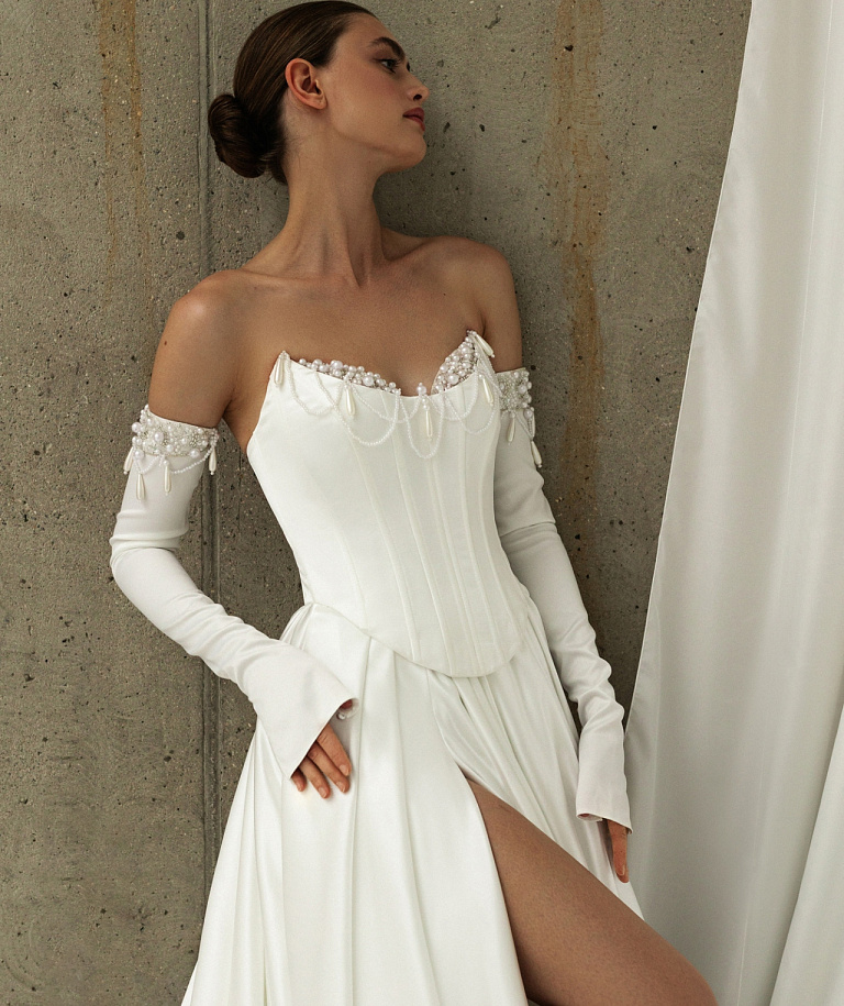 Роскошный свадебный комплект с корсетом и атласной юбкой