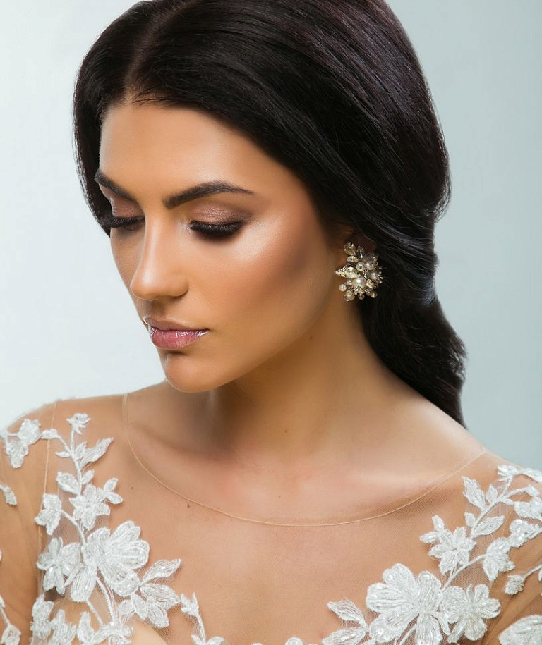 Изящные серьги с жемчугом и кристаллами