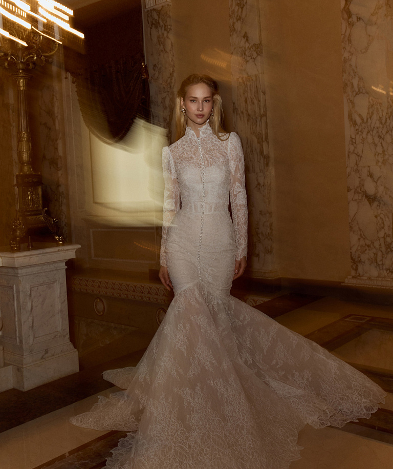 Закрытое кружевное свадебное платье русалка