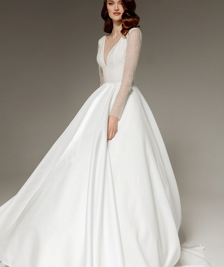 Нежное свадебное платье с блестящим корсетом