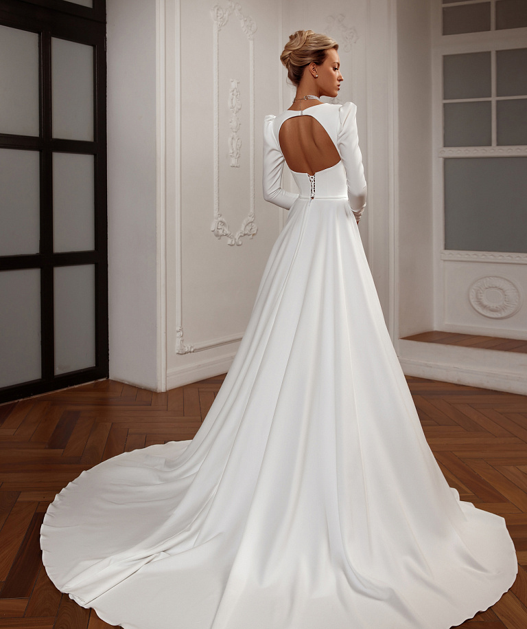 Элегантное свадебное платье с декольте в форме сердца