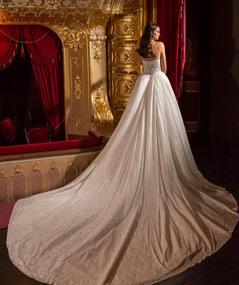Дорогое пышное свадебное платье