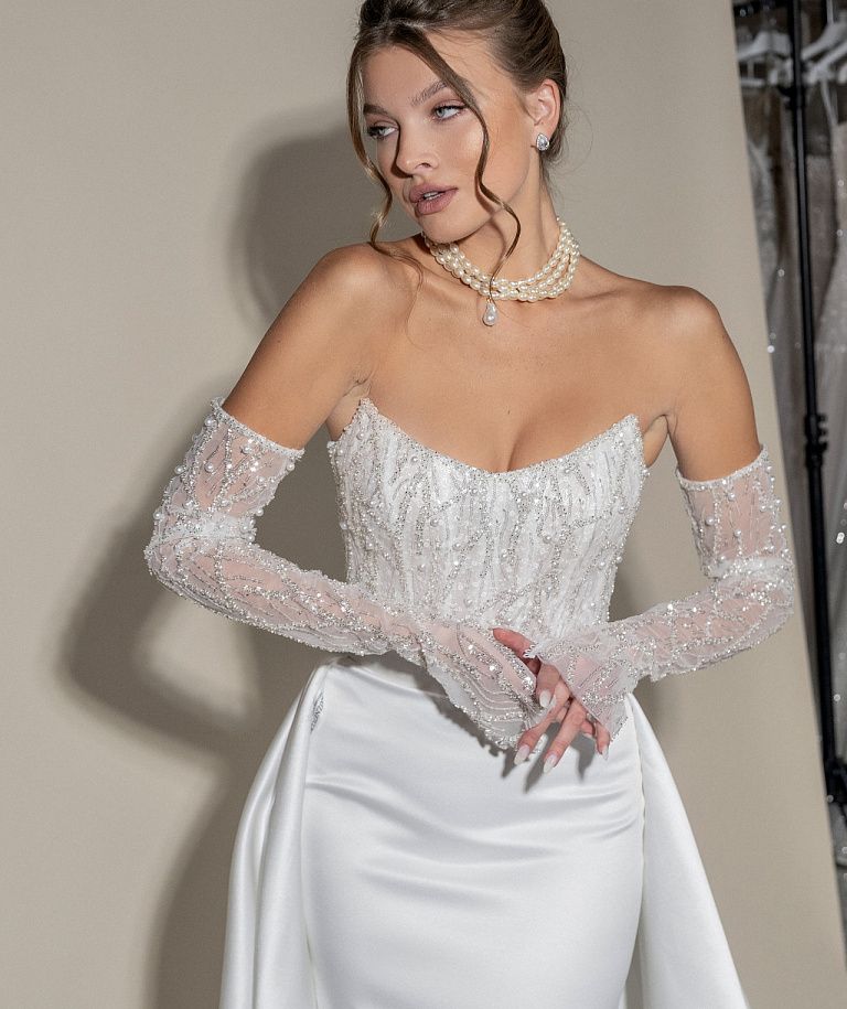 Стильное свадебное платье со съемным шлейфом