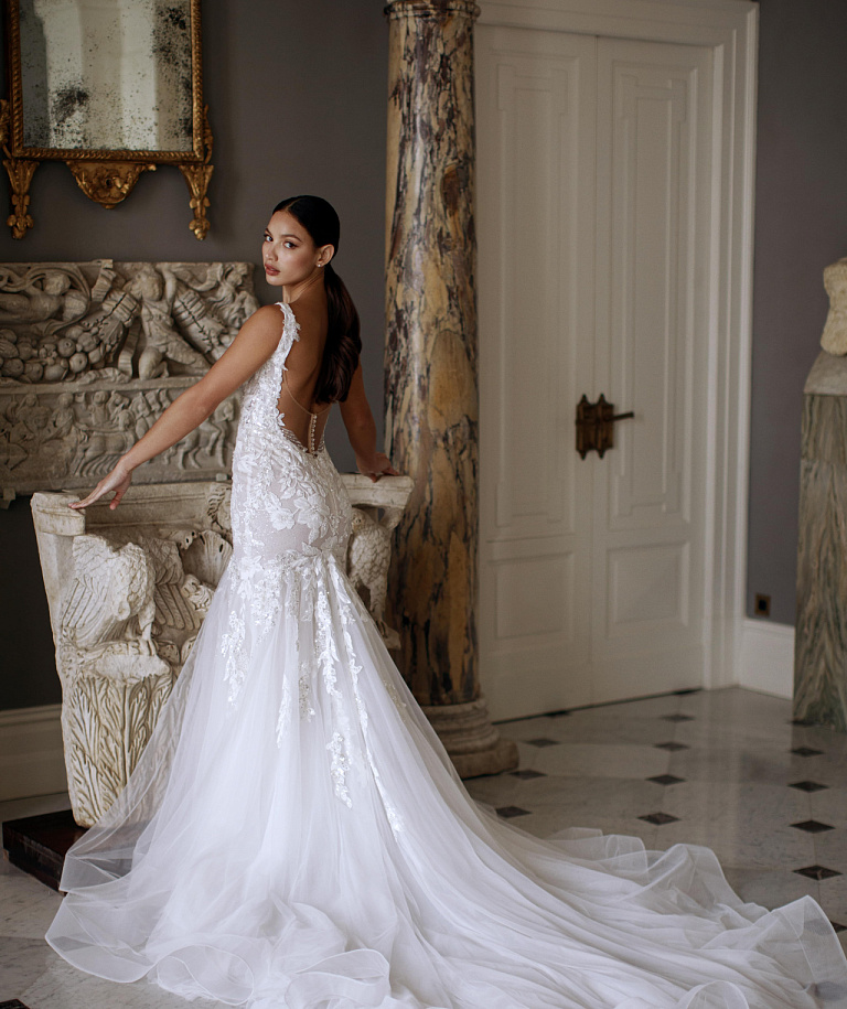 Роскошная кружевная русалка с открытой спиной