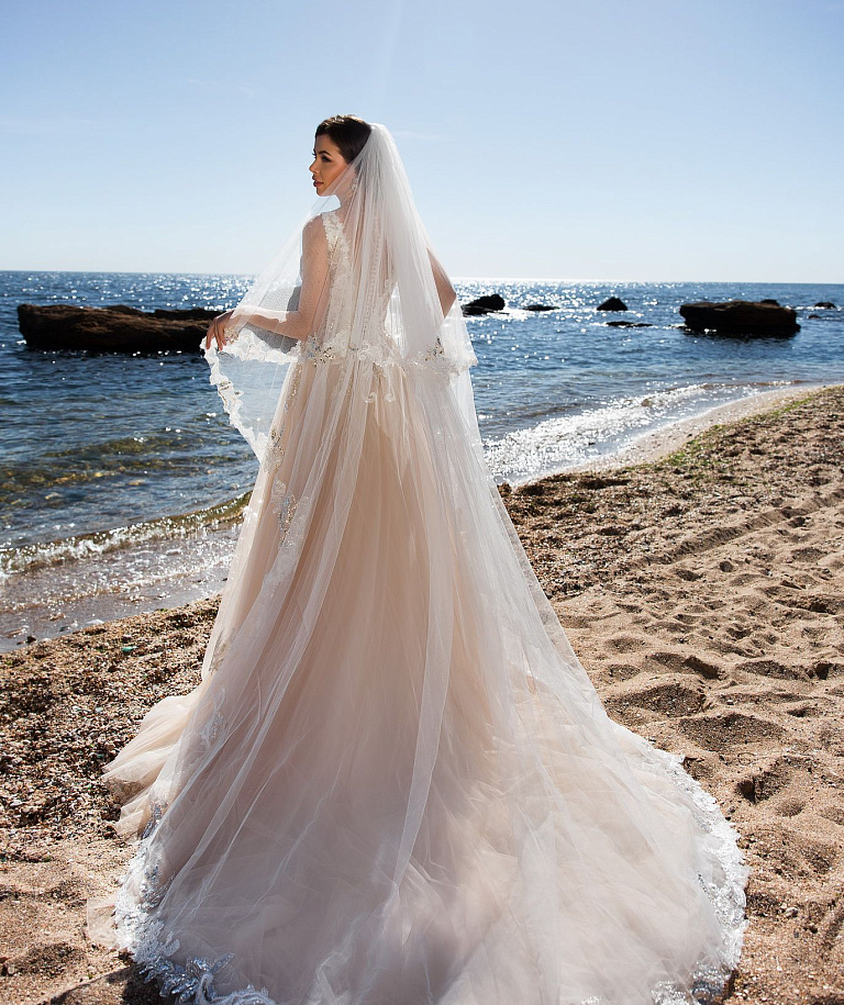 Двухъярусная сверкающая фата